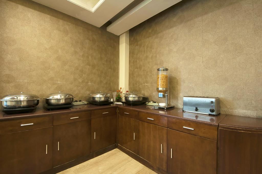 Alpina Hotels & Suites New Delhi Eksteriør bilde