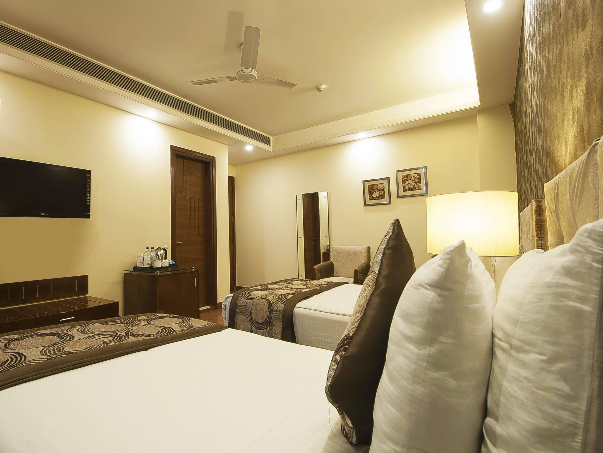Alpina Hotels & Suites New Delhi Eksteriør bilde