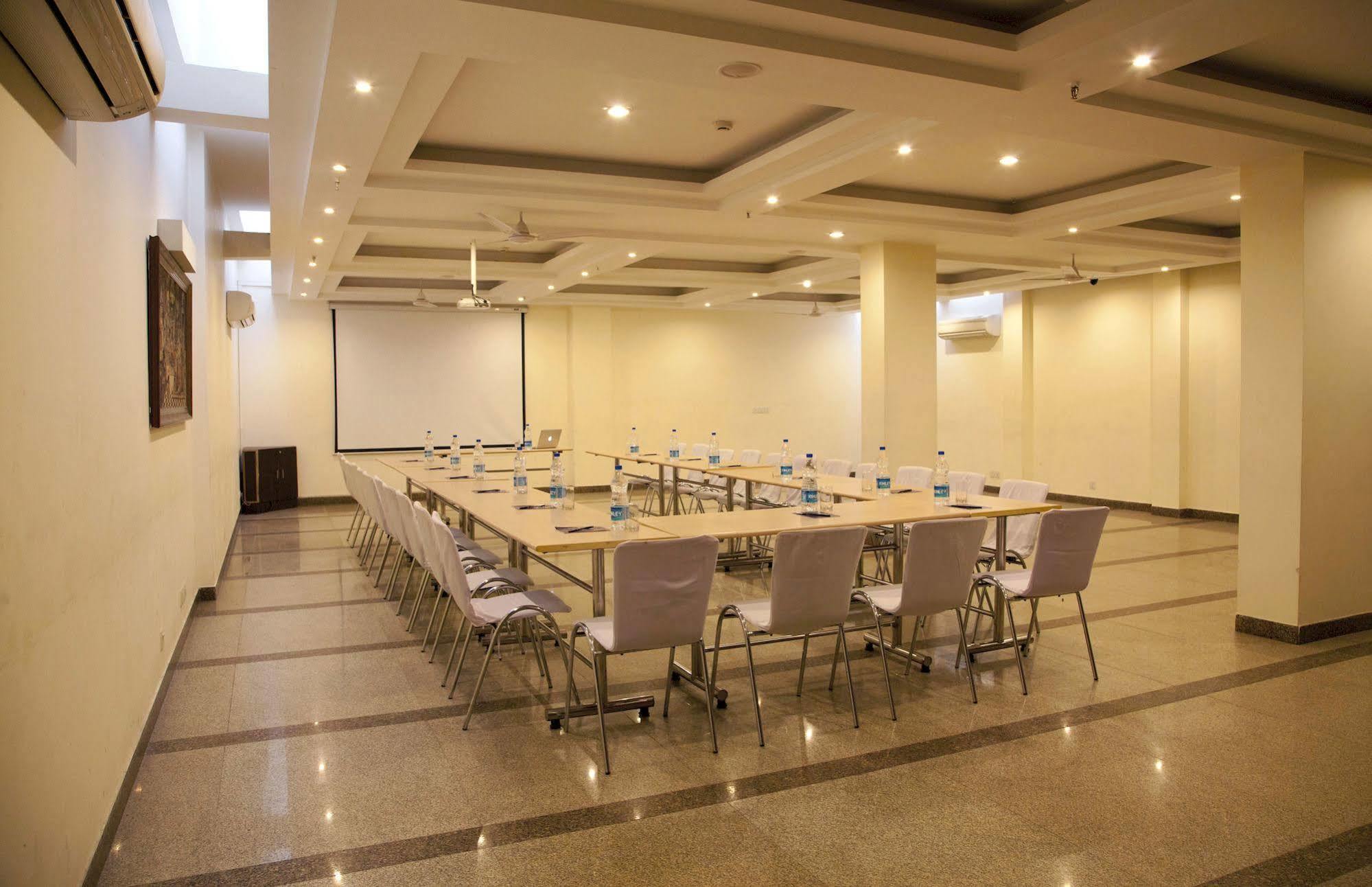 Alpina Hotels & Suites New Delhi Eksteriør bilde